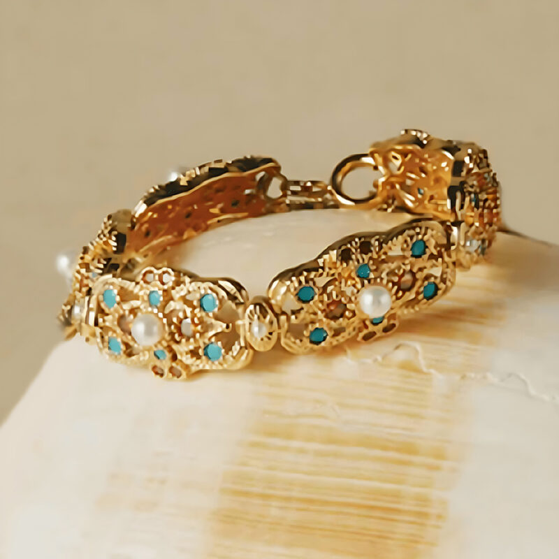 Gilded Reverie Hollow Antique Bracelet - Imagen 8